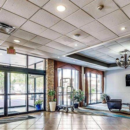Wyndham Garden Wichita Downtown Hotel Exterior foto