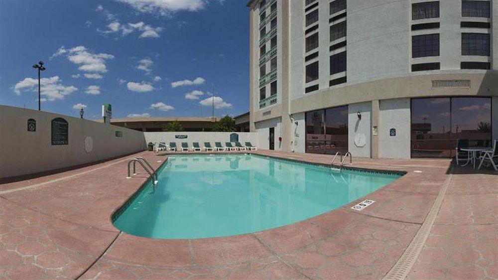 Wyndham Garden Wichita Downtown Hotel Exterior foto