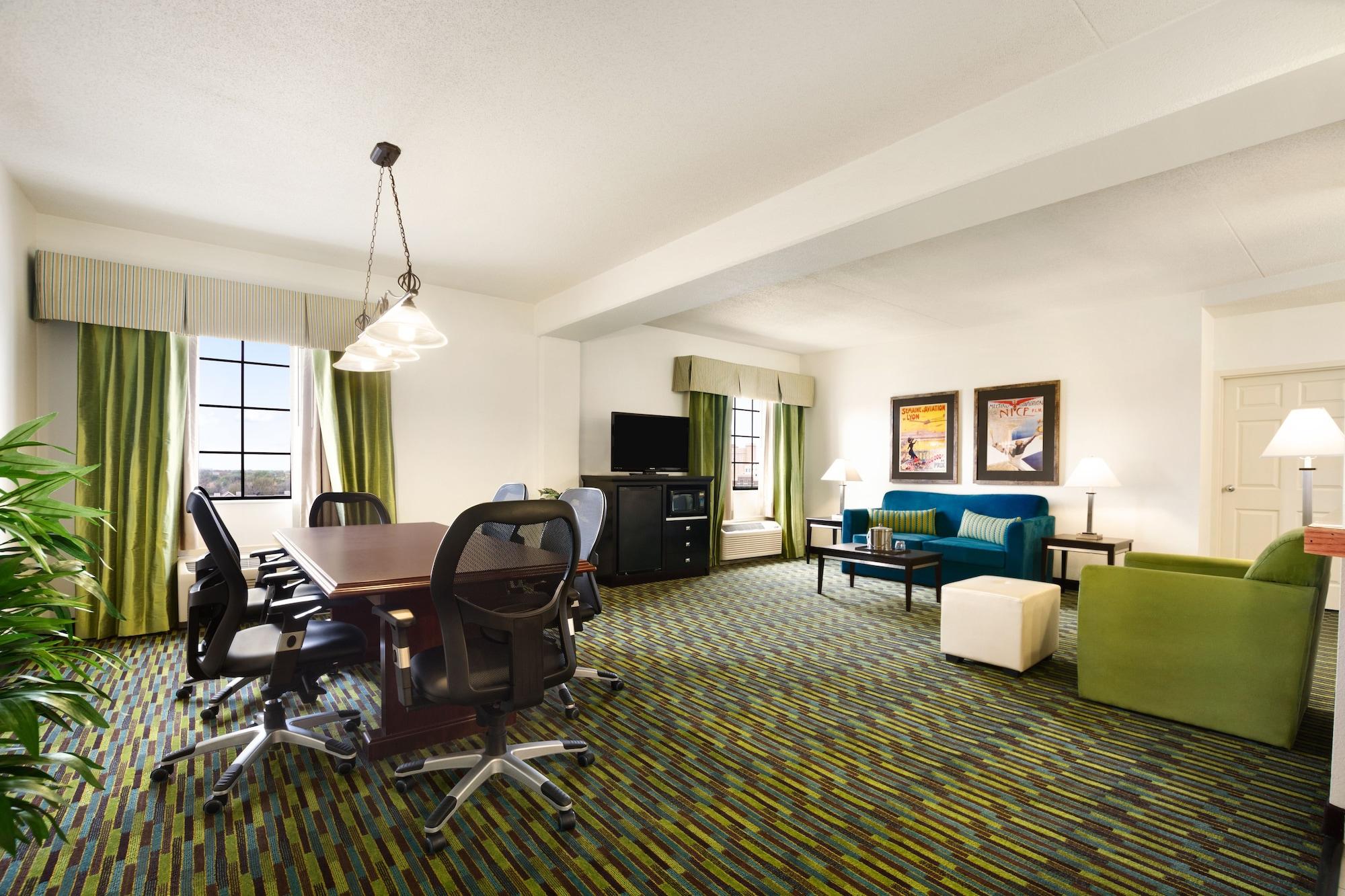 Wyndham Garden Wichita Downtown Hotel Exterior foto