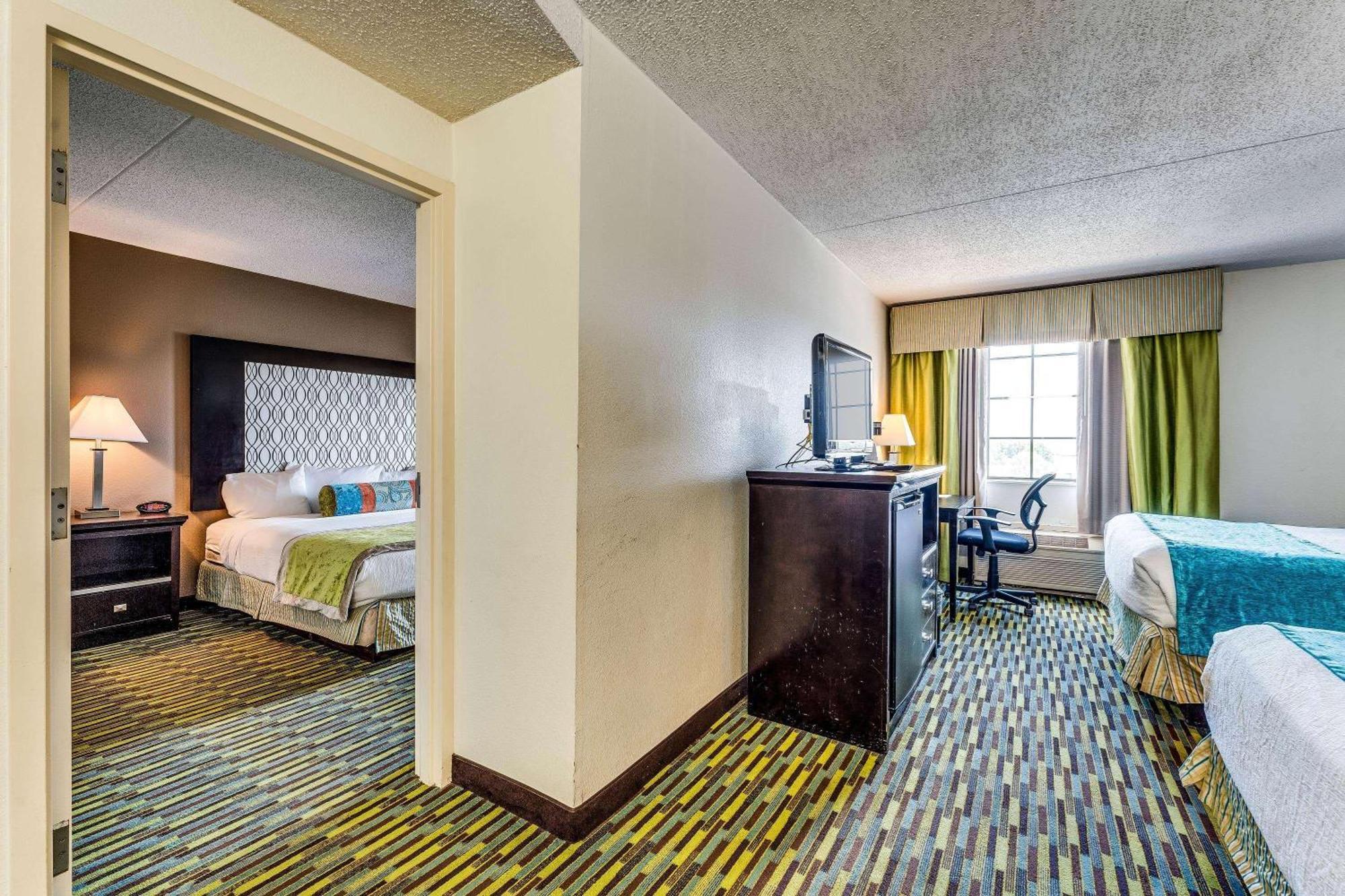 Wyndham Garden Wichita Downtown Hotel Exterior foto