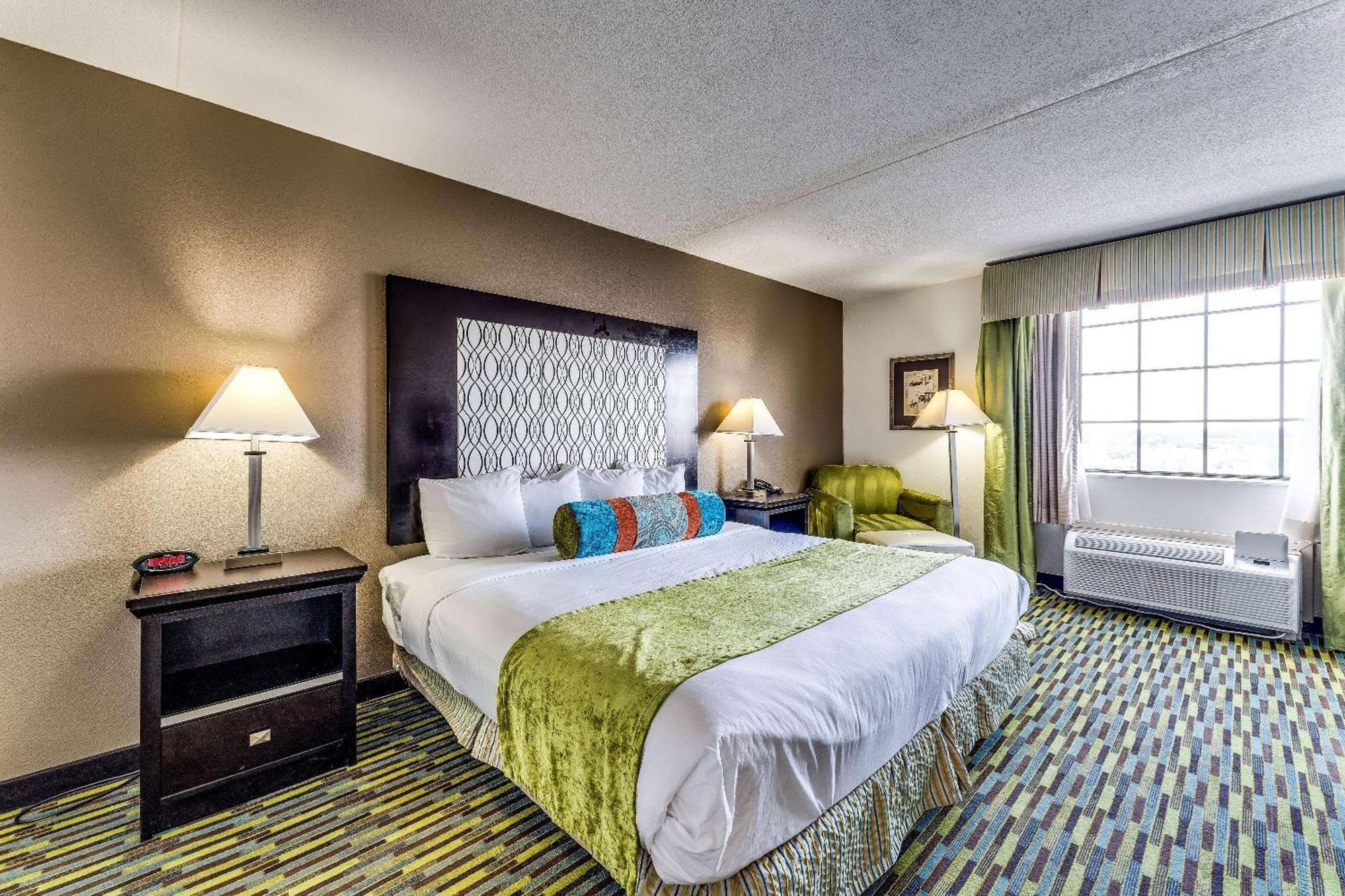 Wyndham Garden Wichita Downtown Hotel Exterior foto