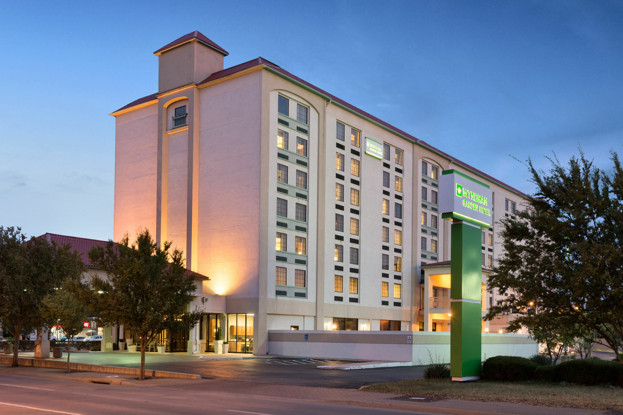 Wyndham Garden Wichita Downtown Hotel Exterior foto